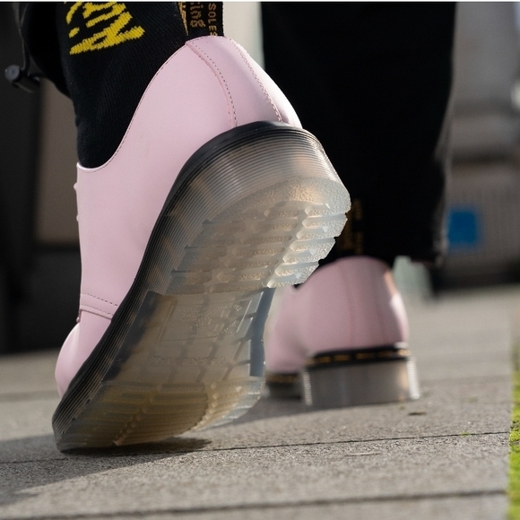 Dr. Martens Light Pink Suede Oxford Lace-Up Shoes Clear Bottoms Size 7 - Picture 8 of 10